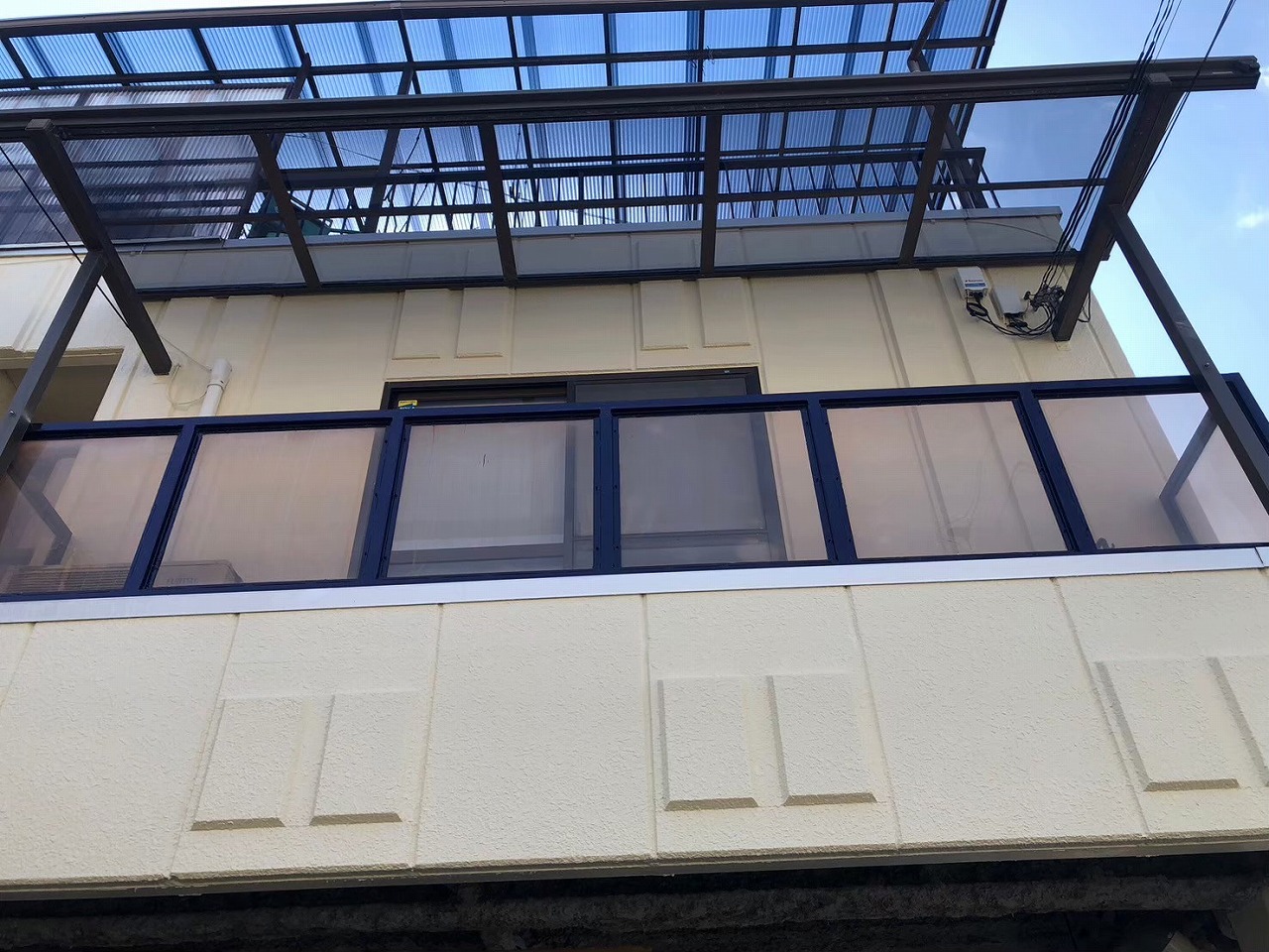 3階建ての2階部分ポリカ交換