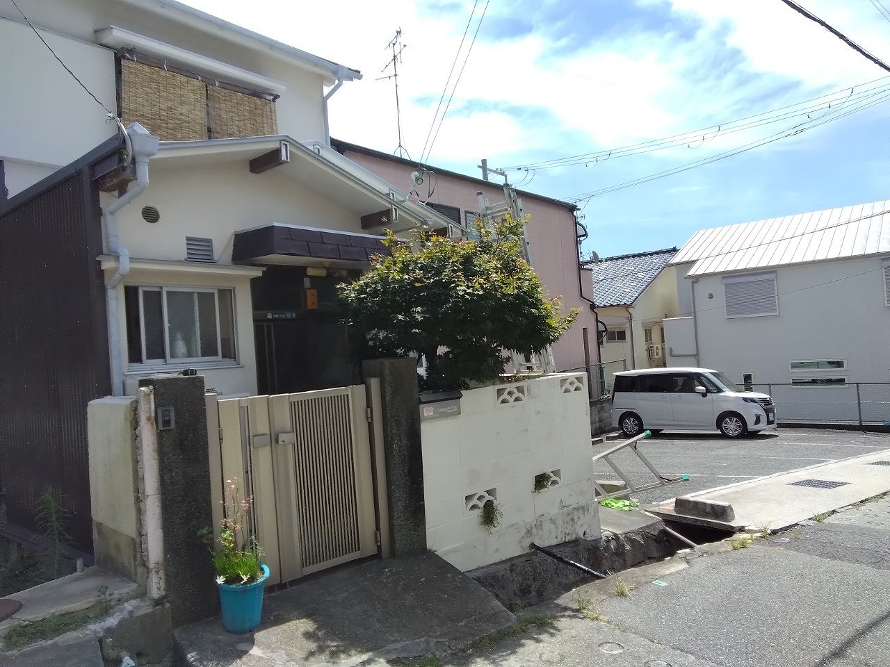 姫路市　２階建てでカラーベスト屋根！屋根診断士による無料現地調査が行われた