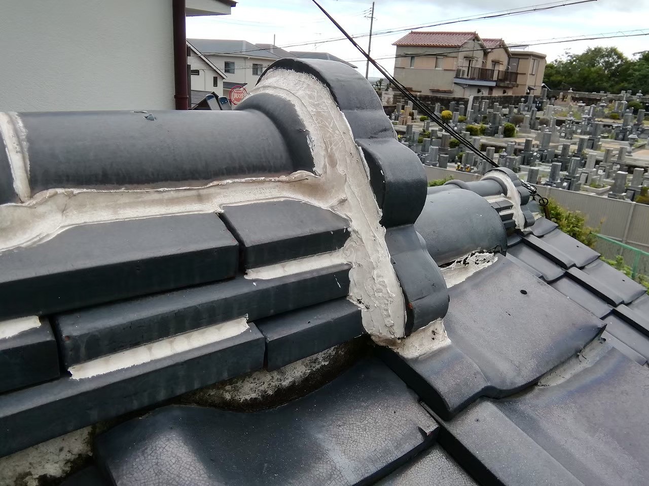 本棟　鬼瓦