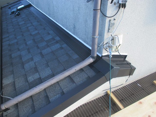 姫路市でリッジウェイを使用した屋根カバー工法完了