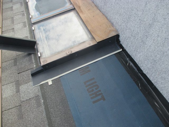 姫路市で屋根カバー工事の板金下地施工