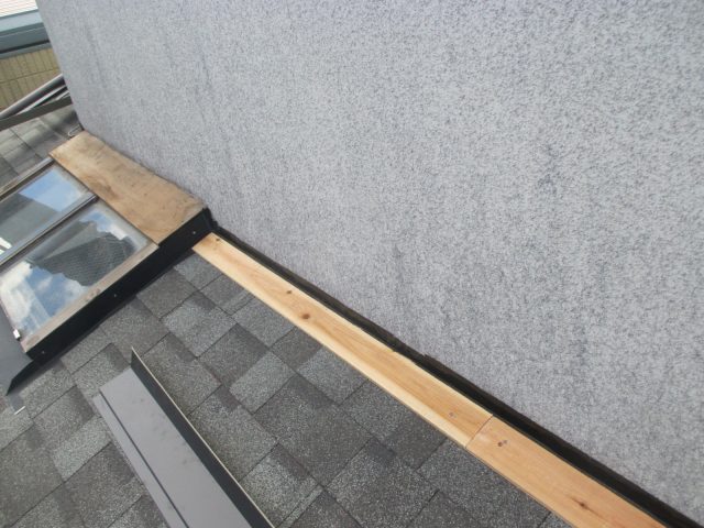 姫路市で屋根カバー工法における板金下地の設置
