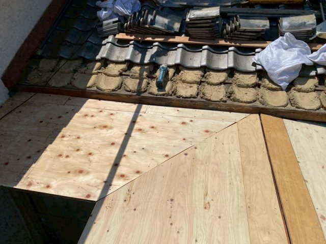 姫路市で屋根下地の施工