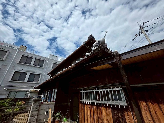 明石市の日本家屋にて屋根の劣化を点検しました！雨漏りのあとも確認