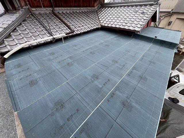 明石市　日本家屋屋根に防水シートを設置