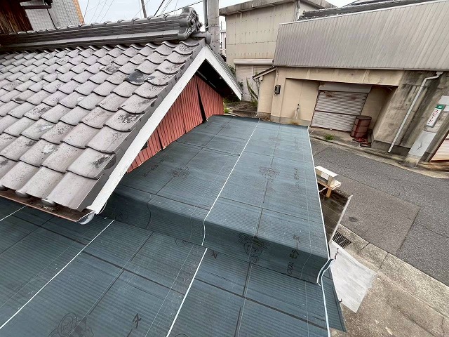 明石市　日本家屋屋根に新たに防水シートを設置