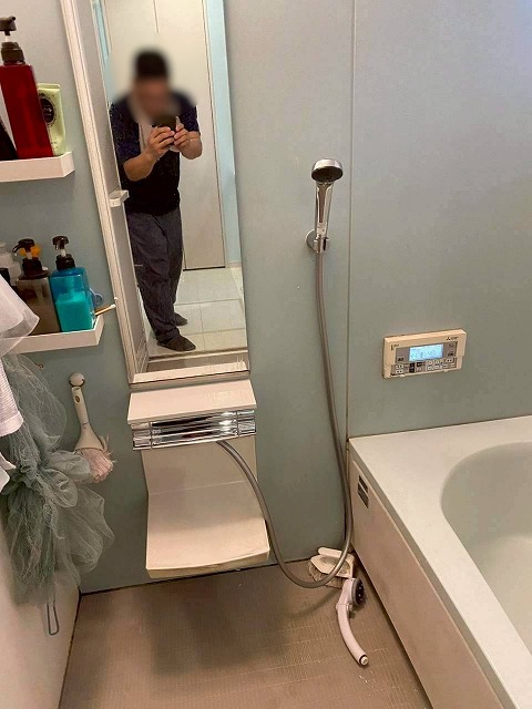 加古川市　シャワーの施工の様子