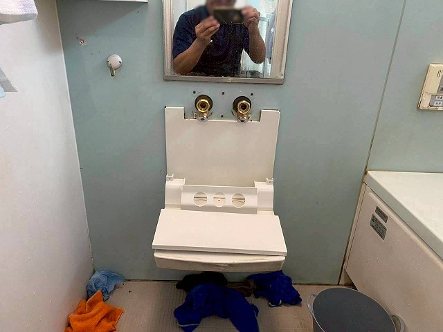 加古川市　シャワーの取り外しの様子　少し進んだ