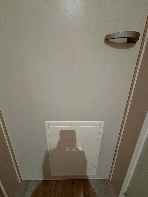 加古川市　室内扉にペットくぐーるを取り付けました