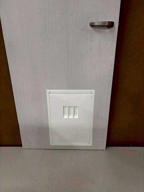 加古川市　室内扉にペットくぐーるの扉を設置