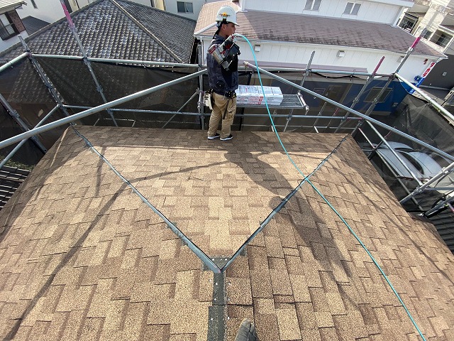 棟・隅棟ラインの施工と全体バランスの確認