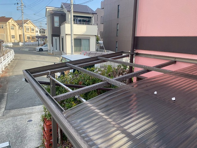 加古川市　波板撤去中の骨組み