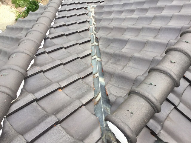 姫路市 雨漏り修理 谷板金交換 before