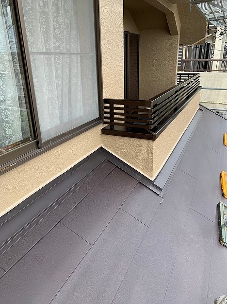 神戸市　カバー工法工事、屋根材シルキーG２　全景