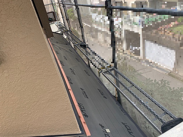 神戸市　カバー工法工事、屋根材シルキーG２　施工前　ルーフィング　下屋根