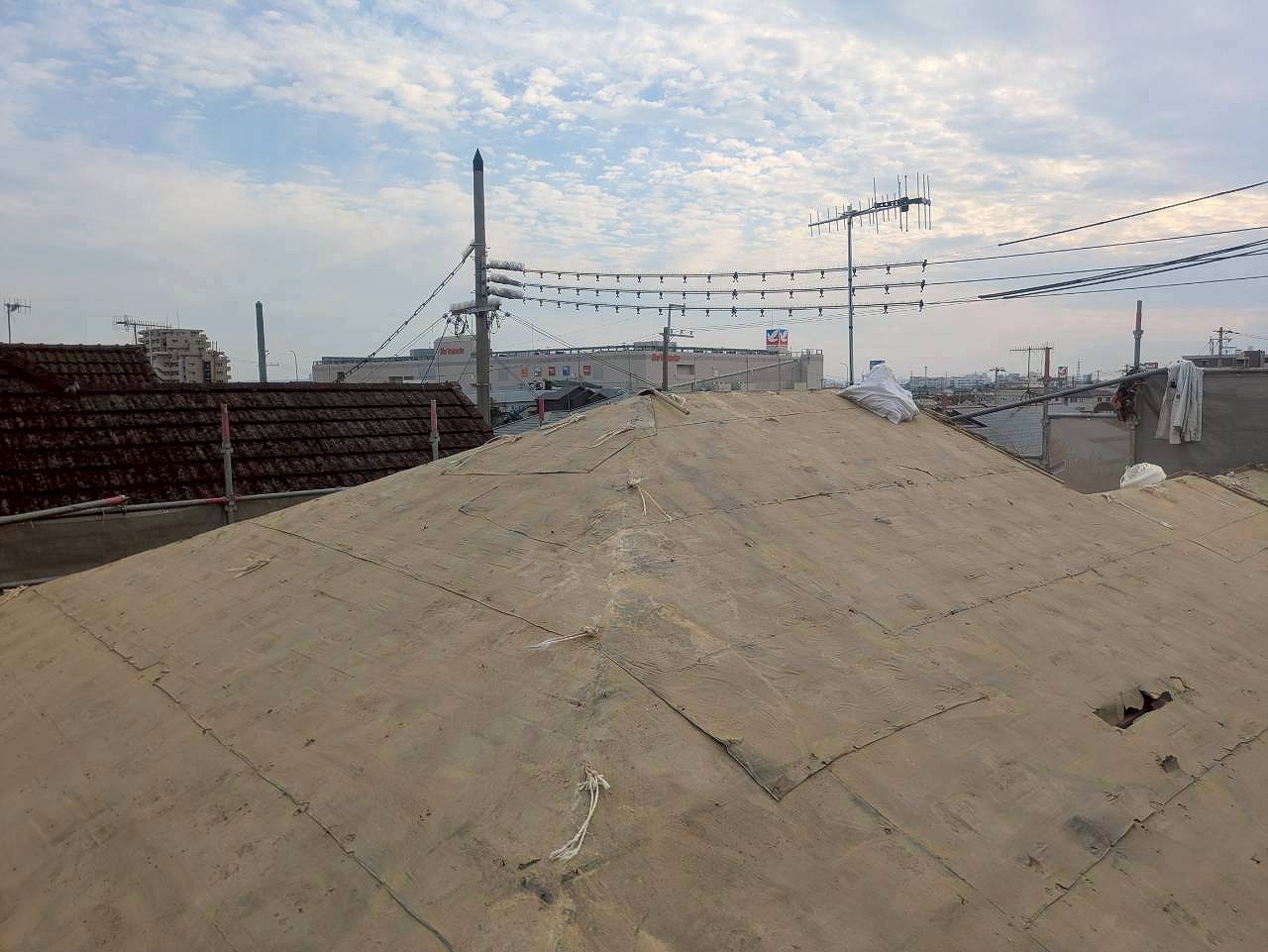 高砂市　屋根の葺き土を撤去