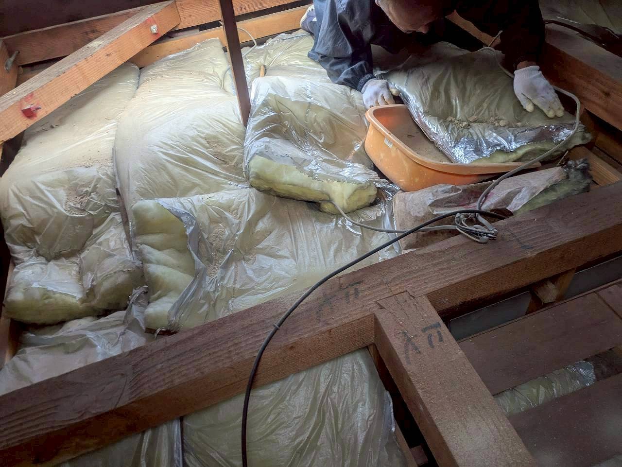 高砂市　下屋根の断熱材