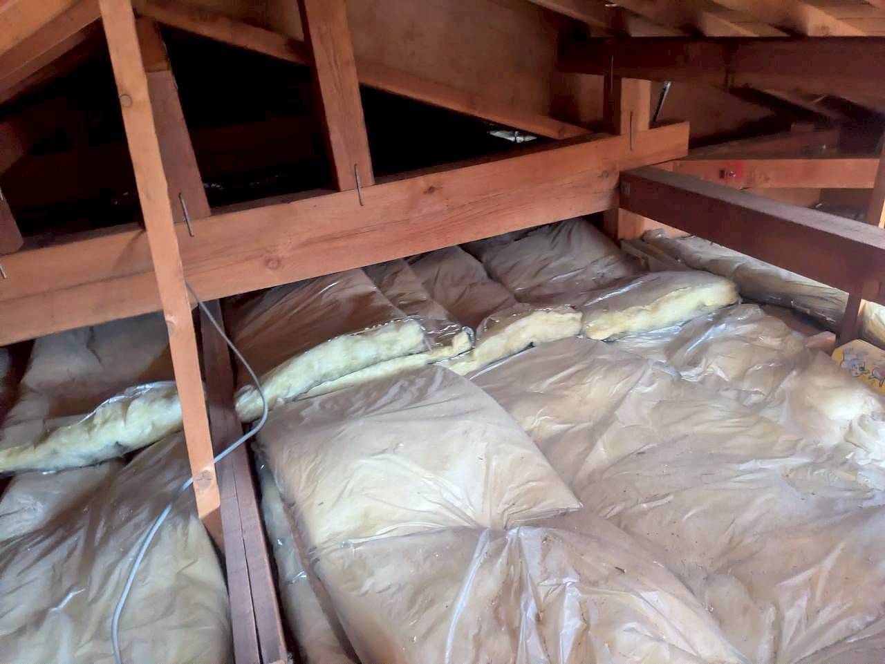 高砂市　屋根裏の断熱材