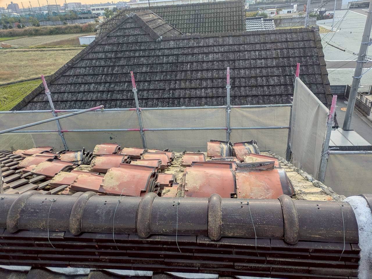 高砂市　瓦を撤去途中