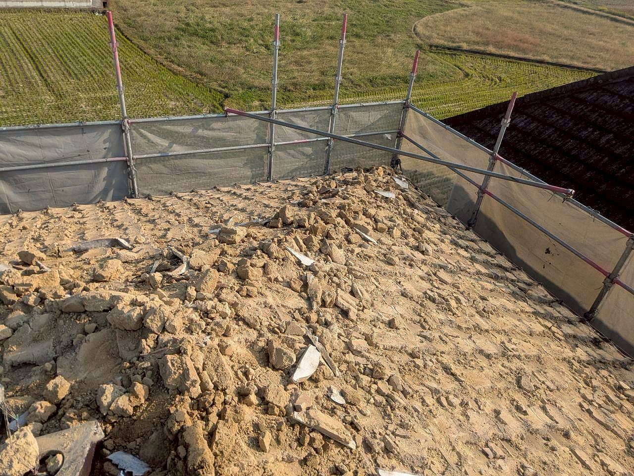 高砂市　葺き土だらけの屋根