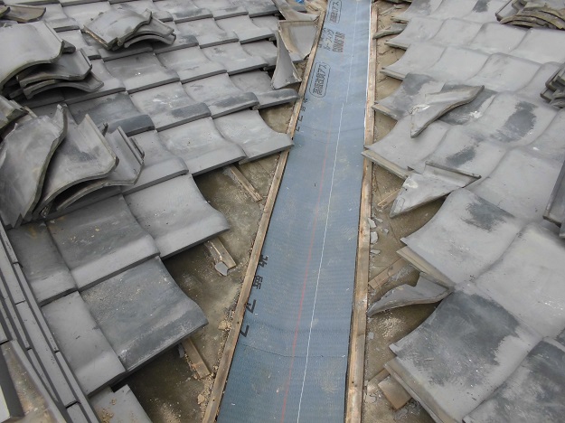 姫路市　谷板金交換工事　ゴムアスルーフィング施工中