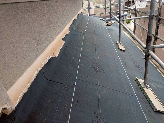 加古川市で屋根工事を施工！三州の釉薬和瓦・銀黒を使ったシンプルな葺き替え工事