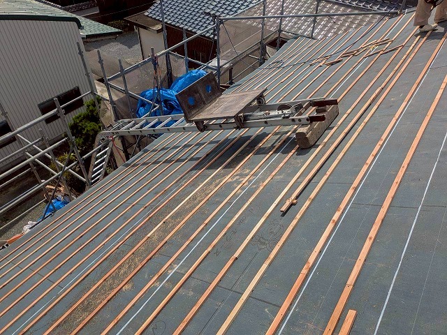 加古川市　防水シートの上に垂木