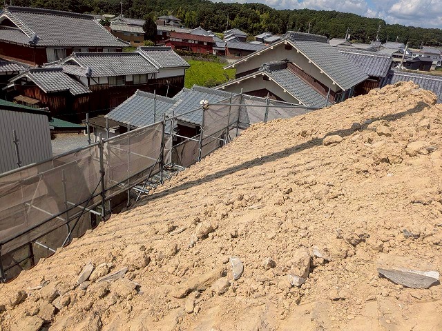 加古川市　葺き土だらけの屋根
