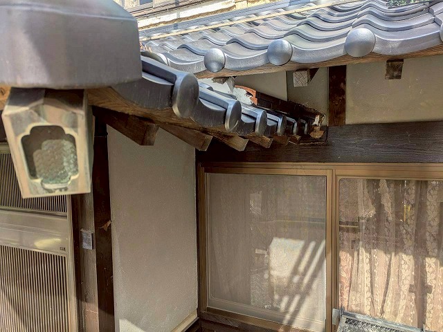 加古川市　軒天の劣化状況　正面から