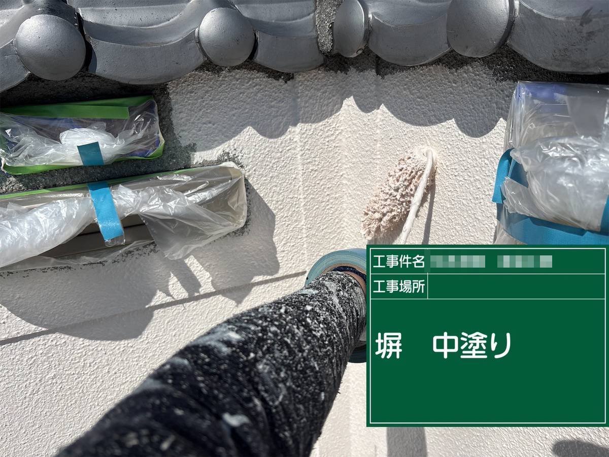 明石市　塀　塗装工事　中塗り