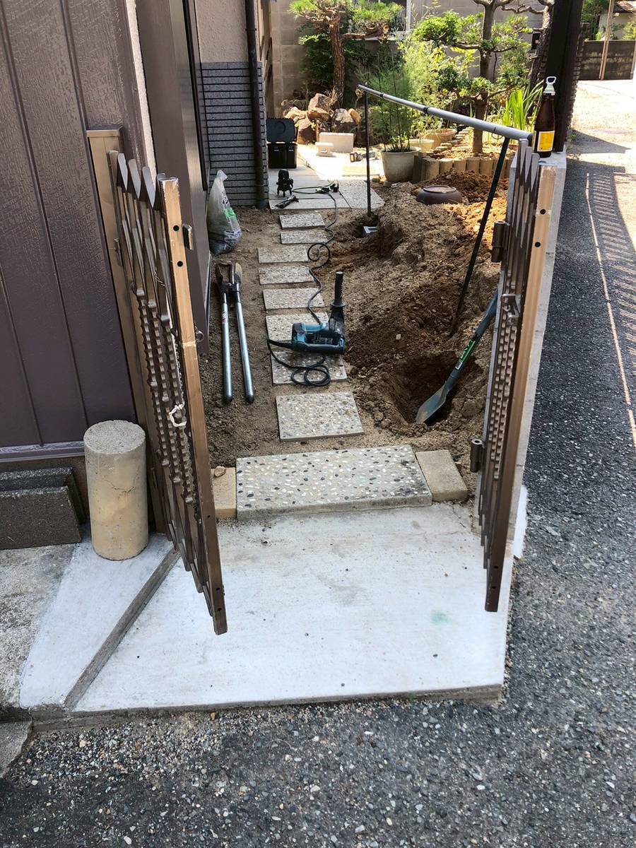 手すり設置前の玄関周り