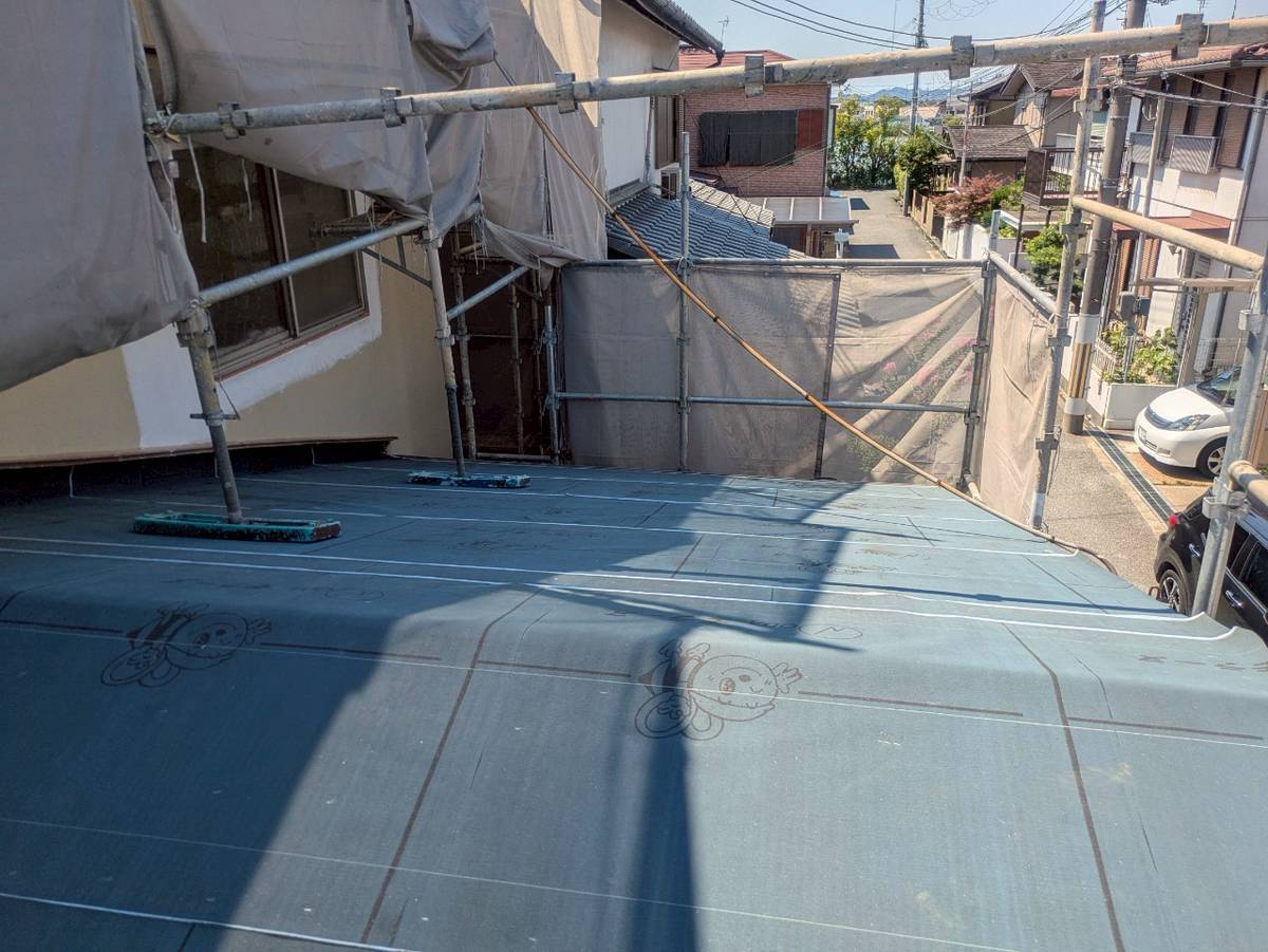 西脇市　屋根葺き替え工事　新しい屋根材の設置と最終確認
