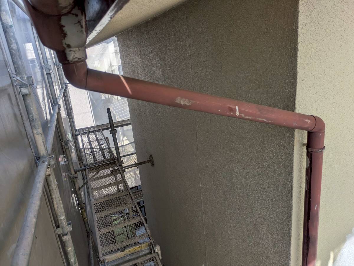 西脇市 雨漏り防止のため劣化が進んだ雨樋を取り外す撤去工事 金具まで丁寧に除去