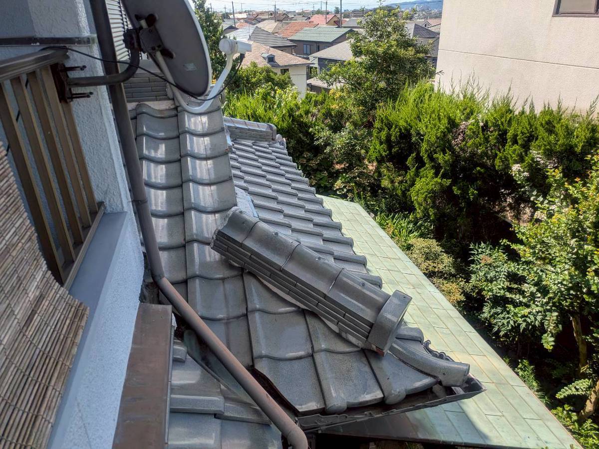 加古川市　屋根無料点検　横倒れ傾向の棟