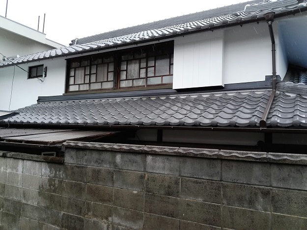 姫路市　古い瓦屋根がまるで新築に！三州いぶし瓦で丸ごと葺き替えました。