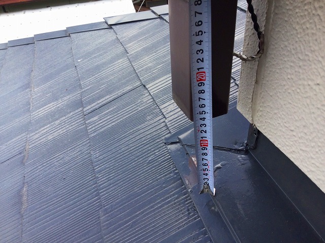 加古郡稲美町にて強風で飛ばされた樋の修繕調査