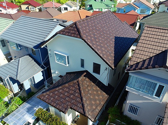 加古川市軽量屋根材で葺き替え工事が完了した屋根