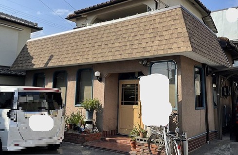 店舗入口周りのパラペット屋根