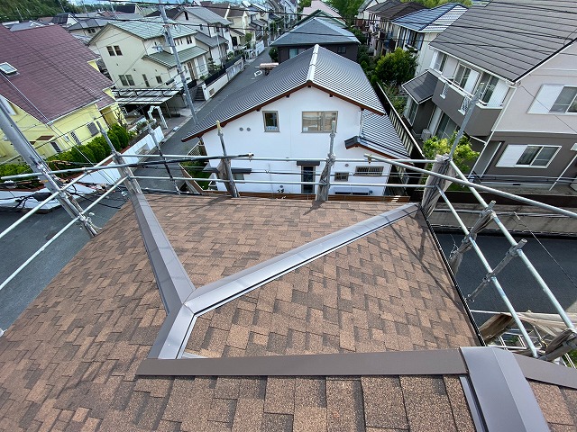 加古川市　棟板金の仕上げと全体の最終確認