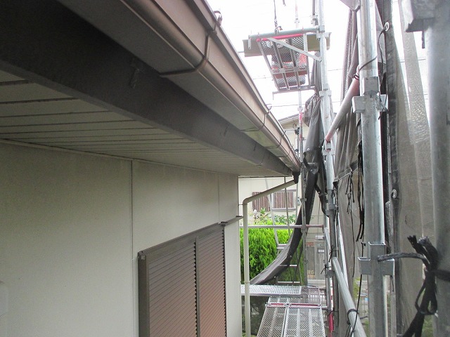 経年劣化が進んだ軒樋