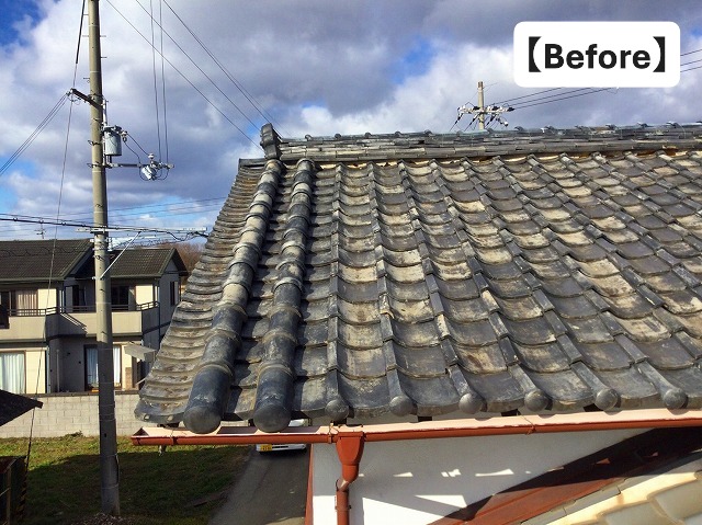 加古郡稲美町にて経年劣化が進んだ築60年の納屋の瓦屋根