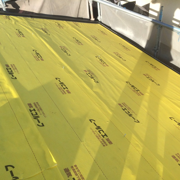 加古川市　屋根防水シート敷設中