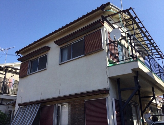高砂市　足場設置の住宅全景