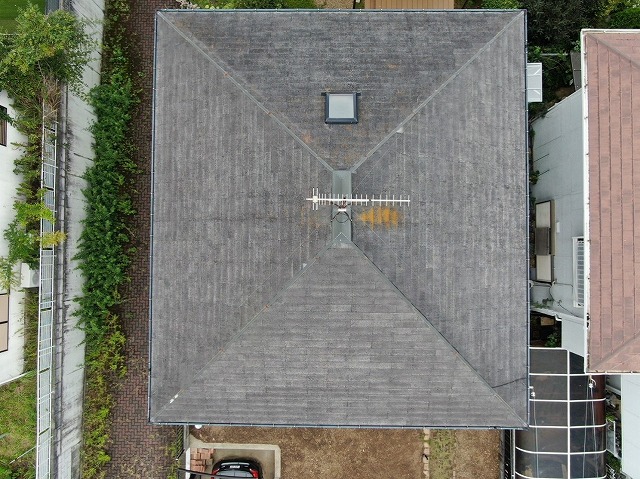 高砂市でカラーベスト屋根を調査！天窓(トップライト)・棟板金の錆と劣化を確認