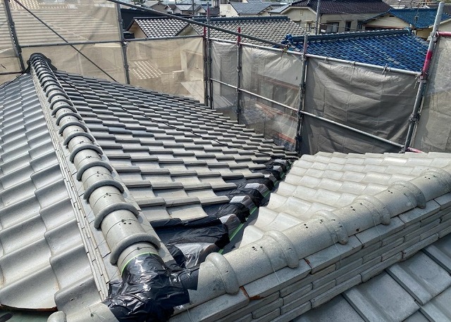 加古郡稲美町　雨漏り調査中の和瓦(釉薬(ゆうやく)瓦)屋根