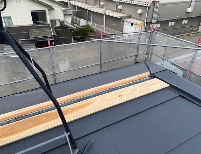 高砂市　大棟の貫板設置