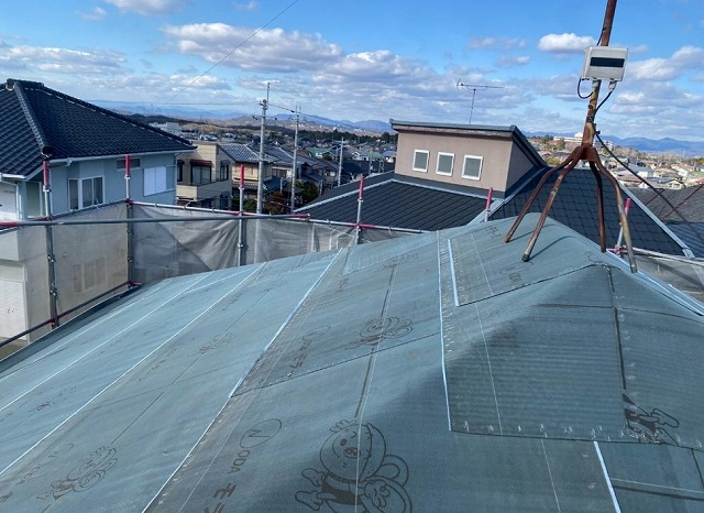 加古郡稲美町　ゴムアスルーフィング(防水紙)施工後の屋根