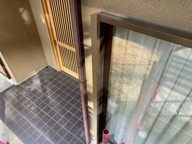 高砂市　施工前の竪樋足元