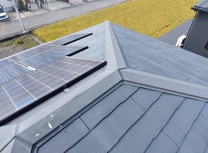 高砂市で雹被害を点検、棟板金や土台水切り、室外機のへこみを確認した現地調査