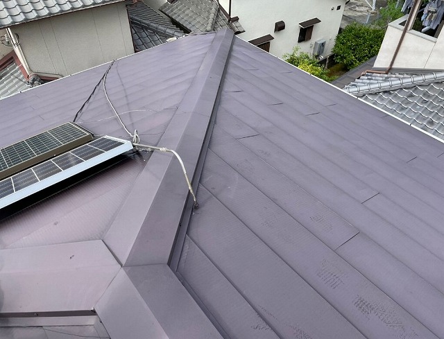 姫路市　棟板金の浮いた屋根全景